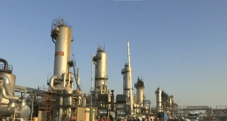 Петролът поевтиня с над 5% заради надежди за мир в Близкия изток