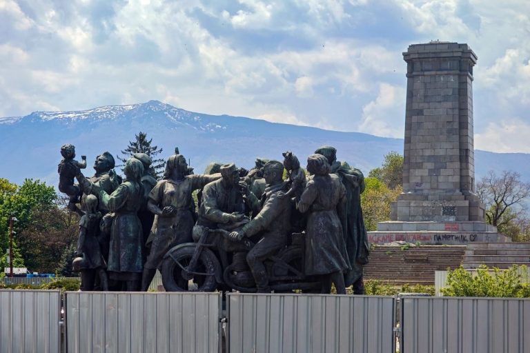 Заседание на СОС: Каква ще е съдбата на Паметника на Съветската армия? Заседание на СОС: Каква ще е съдбата на Паметника на Съветската армия?