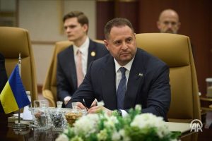 Бившият началник на кабинета на Зеленски остава в ареста по дело за пране на пари