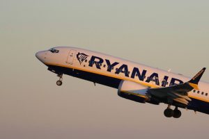 Ryanair отчете рекордна печалба, но предупреди за рискове заради войната в Близкия изток