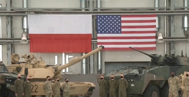 Поляците приветстват американските войски, но изпитват недоверие към стратегиите на Тръмп Поляците приветстват американските войски, но изпитват недоверие към стратегиите на Тръмп