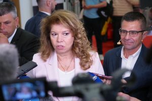 Йотова очаква да чуе аргументите на ЕК за процедурата по прекомерен дефицит