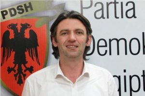 Част от „Алианс за албанците“ се преименува на „Албанска лига“ под ръководството на Зиядин Села