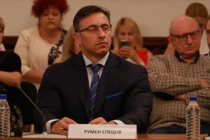Румен Спецов продължава дейността си като особен управител на „Лукойл“ въпреки готвената смяна