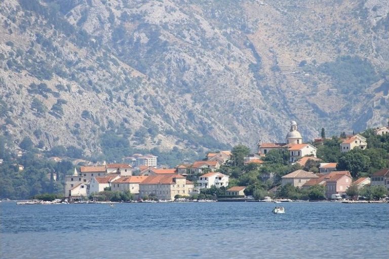 Черна гора забрани достъпа на 90 души от Белград преди срещата на върха Черна гора забрани достъпа на 90 души от Белград преди срещата на върха