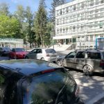 Скандал във Велинград: Общински съветници блокират паркинг за пациенти пред нова болница
