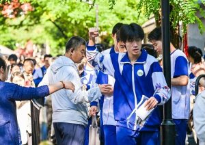 Рекордни 12,9 милиона студенти се явяват на изпита „гаокао“ в Китай през 2026 г.