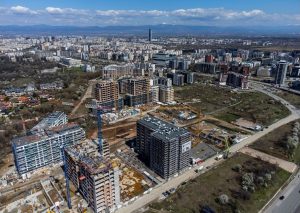 Кредитите растат по-бързо от спестяванията – първи сигнал, че евтините пари може да свършат