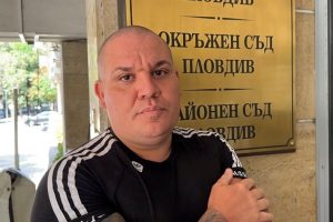 Тошо Куката напръска с лютив спрей двама мъже пред Първо районно в Пловдив