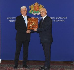 Атанас Запрянов: Договорите с фалшиви банкови гаранции са пет, авансите са намалени
