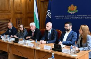 Министър Димитър Стоянов планира оптимизация на администрацията и нови попълнения в армията