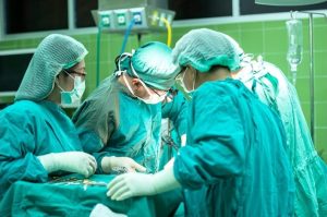 Хирург в Солун получи присъда за ненужна двойна мастектомия без доказан генетичен риск