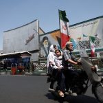 Скъпотията и безработицата пропукват патриотизма на иранците, идат ли бунтове?