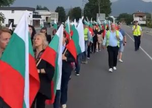 С мирно шествие почетоха паметта на 19-годишния младеж, загинал в катастрофа край с. Борово