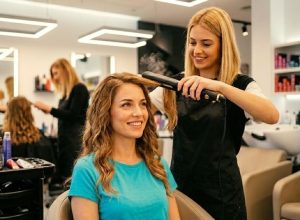 Може ли изправянето на косата да изкриви тест за наркотици