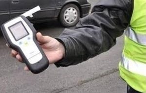 Полицията в Добричко задържа пиян шофьор, водач с фалшива книжка и дрогиран мъж
