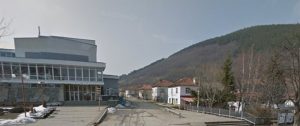 Монтираха соларна пейка за зареждане на телефони в центъра на Чипровци