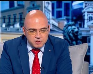 Министър Илин Димитров: България е последна в ЕС по туризъм, докато министерството харчи хиляди за снимки