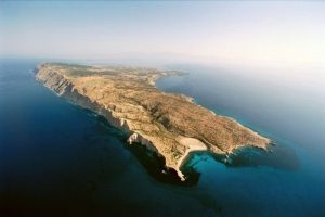 29 мигранти са открити в лодка край гръцкия остров Гавдос