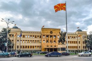 Историята е учителка, а не прислужница на политически интереси