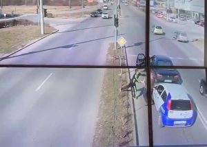 Камери на полицията в Пловдив заснеха бой между шофьори на „Карловско шосе“