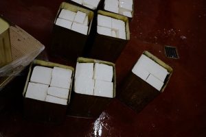 Хаос и поскъпване на сирене и кашкавал предричат търговци заради строгия контрол на границата (Обзор)