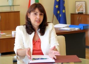 Министър Ефремова: Около 5% са незаетите бройки в социалната администрация