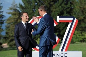 „Политико“: Макрон и Мерц разкритикуваха опитите на ЕС за комуникация с Путин