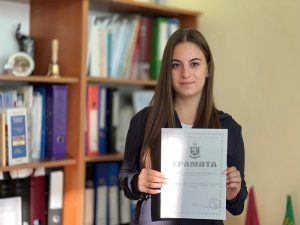 Наталия, Никол, Лея, Емилия и Георгиос спряха пиян шофьор в село Лозеница
