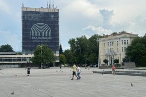 Пловдивската полиция задържа криминално проявен мъж с мачете на площад „Централен“
