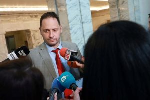 Витанов: Новият бюджет ще включва съкращения в почти всички администрации