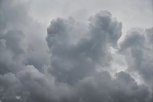 Гръмотевични бури и 3000 мълнии над Лондон предизвикаха транспортен хаос във Великобритания