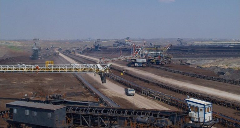 Слънцето води енергийния преход, но въглищата и газът гарантират стабилността на мрежата Слънцето води енергийния преход, но въглищата и газът гарантират стабилността на мрежата