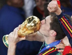Откраднаха легендарната фланелка на Икер Касияс от финала на Мондиал 2010