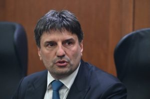 Арестуваният в Угърчин сменил дрехите си, преди да го хванат. Обвиняват го за 3 убийства