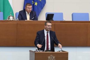 Съдът запорира 20 000 евро на депутата Станислав Анастасов заради иск на Васил Терзиев