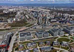 По-малко сделки, по-високи цени: Имотният пазар в България продължава да се нажежава
