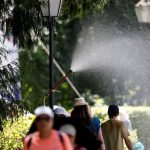 Дадоха къси панталонки на белгийски полицаи заради рекордните жеги