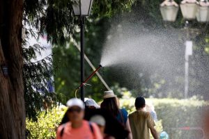 Дадоха къси панталонки на белгийски полицаи заради рекордните жеги