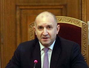 Радев и Гълъб Донев се срещат с представители на Литаско и Лукойл днес