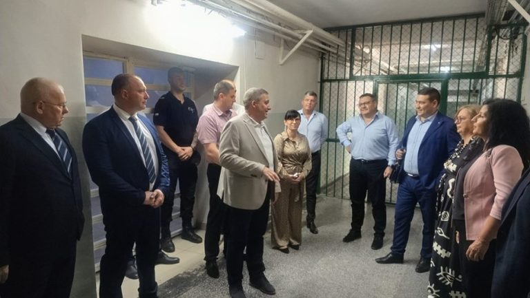 Ръководители на правосъдната система инспектираха обновения Пловдивски затвор Ръководители на правосъдната система инспектираха обновения Пловдивски затвор