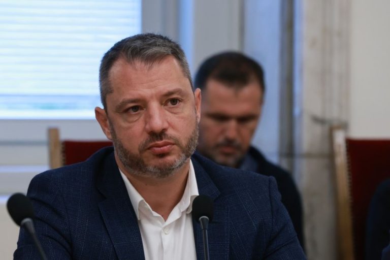 Делян Добрев официално внесе оставката си в Народното събрание Делян Добрев официално внесе оставката си в Народното събрание