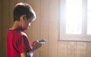 7-годишно дете избяга от дома си в София заради забрана за YouTube