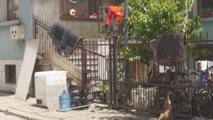 Две седмици след наводненията в Севлиево: Улиците тънат в кал, жителите се боят от зарази