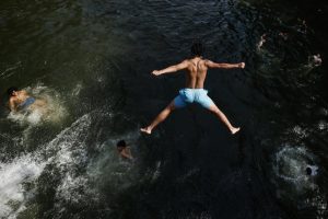 Екстремни жеги в Западна Европа: Затворени училища, температурни рекорди и извънредни мерки