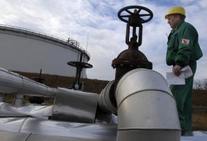 Европейският съюз обмисля замразяване на ценовия таван за руския петрол заради кризата в Близкия изток