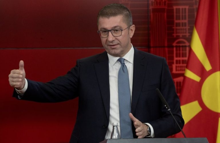 Гражданите на РСМ да се подготвят за „борба за запазване на националните интереси", предупреди Мицкоски