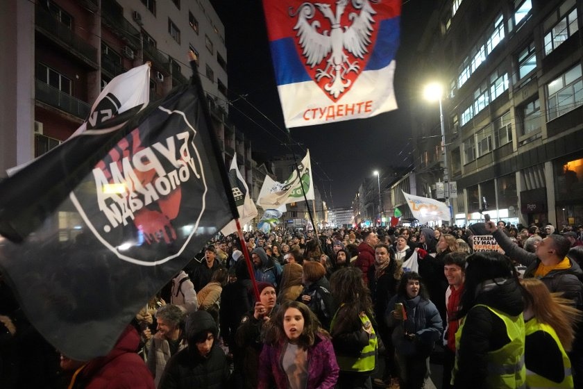 Хиляди протестираха в Нови Сад с искане за предсрочни избори и правосъдие в Сърбия