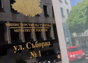 Илин Димитров: Министерството на туризма ще спаси летния сезон с агресивна реклама