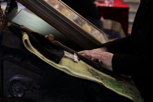 Картина на Богородица с Младенеца се оказа 500 години по-стара и многократно по-ценна